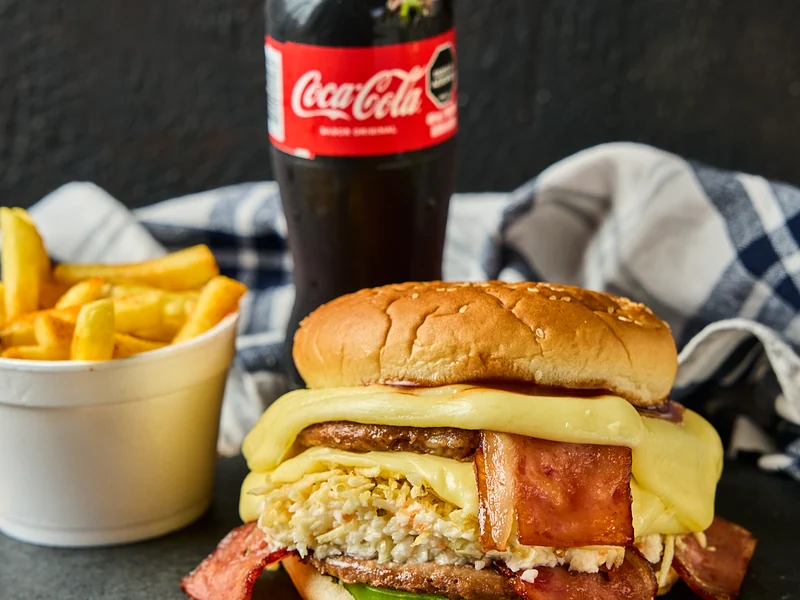 Combo Súper con hamburguesa, papas y bebida